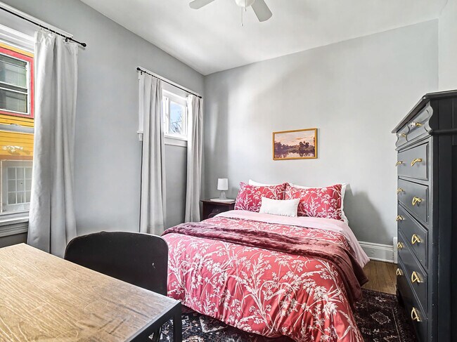 Building Photo - 10619 Bernard Ave