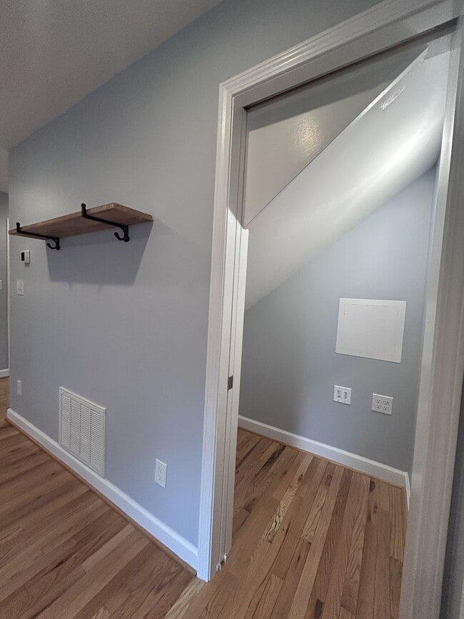 Building Photo - Modern Boone Home | Double Primary Suites | Walk to New Market, Watauga High & the AppalCART