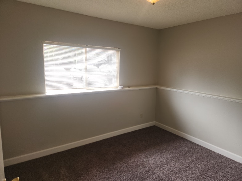 Building Photo - 6624 Dublin Loop W