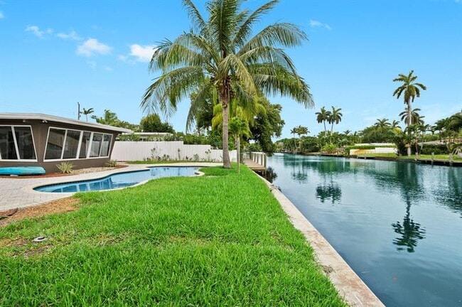 Building Photo - 121 Almar Dr