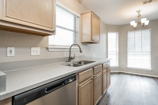 Building Photo - 1213 Misty Meadow Dr