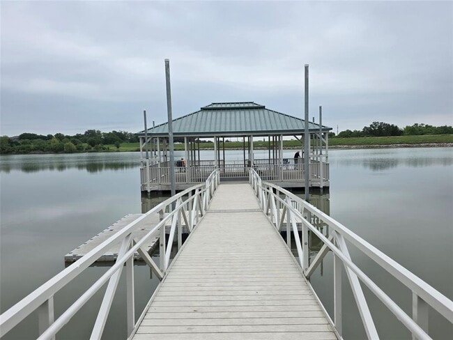 Building Photo - 1353 Lakeside Loop