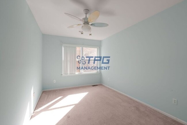 Building Photo - 14 Sand Hill Ct