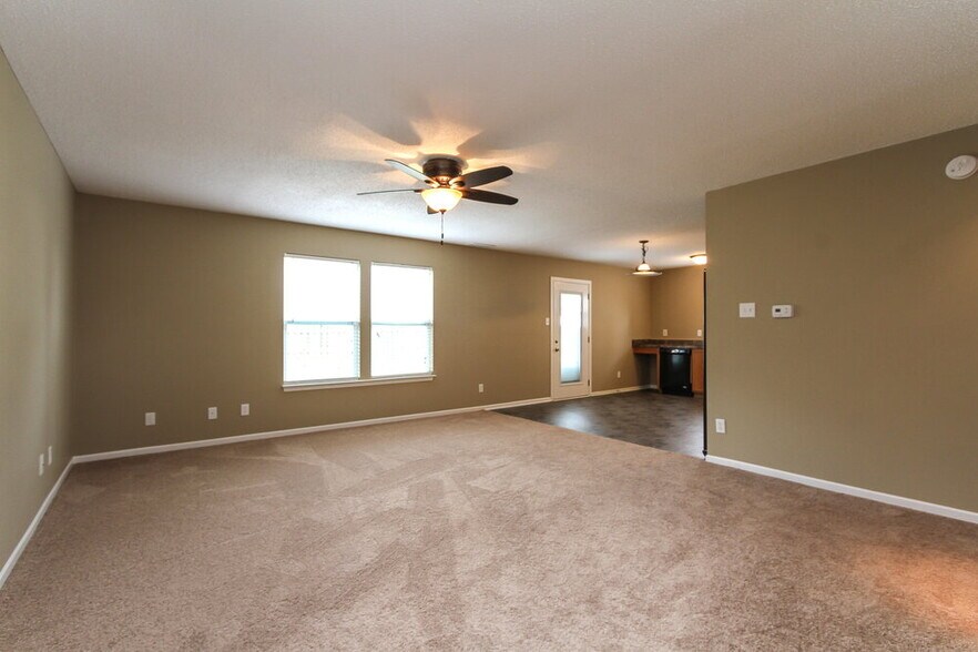 Building Photo - 13323 N Brick Chapel Dr