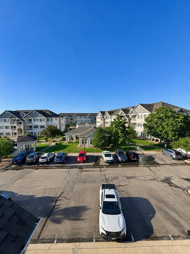 Building Photo - 15700 E Jamison Dr