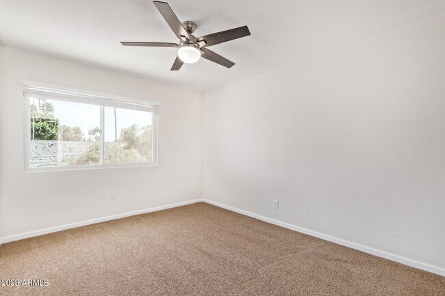 Building Photo - 1337 E Northshore Dr