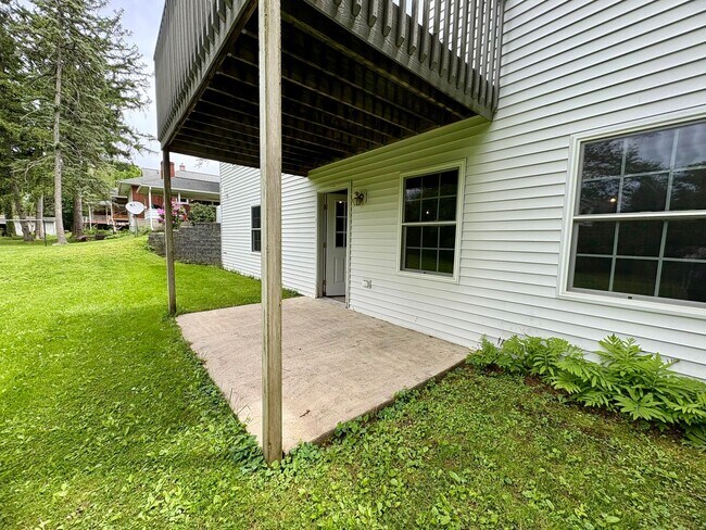 Building Photo - 3 Bedroom 2.5 Bathroom Home Available in Elizabethtown!