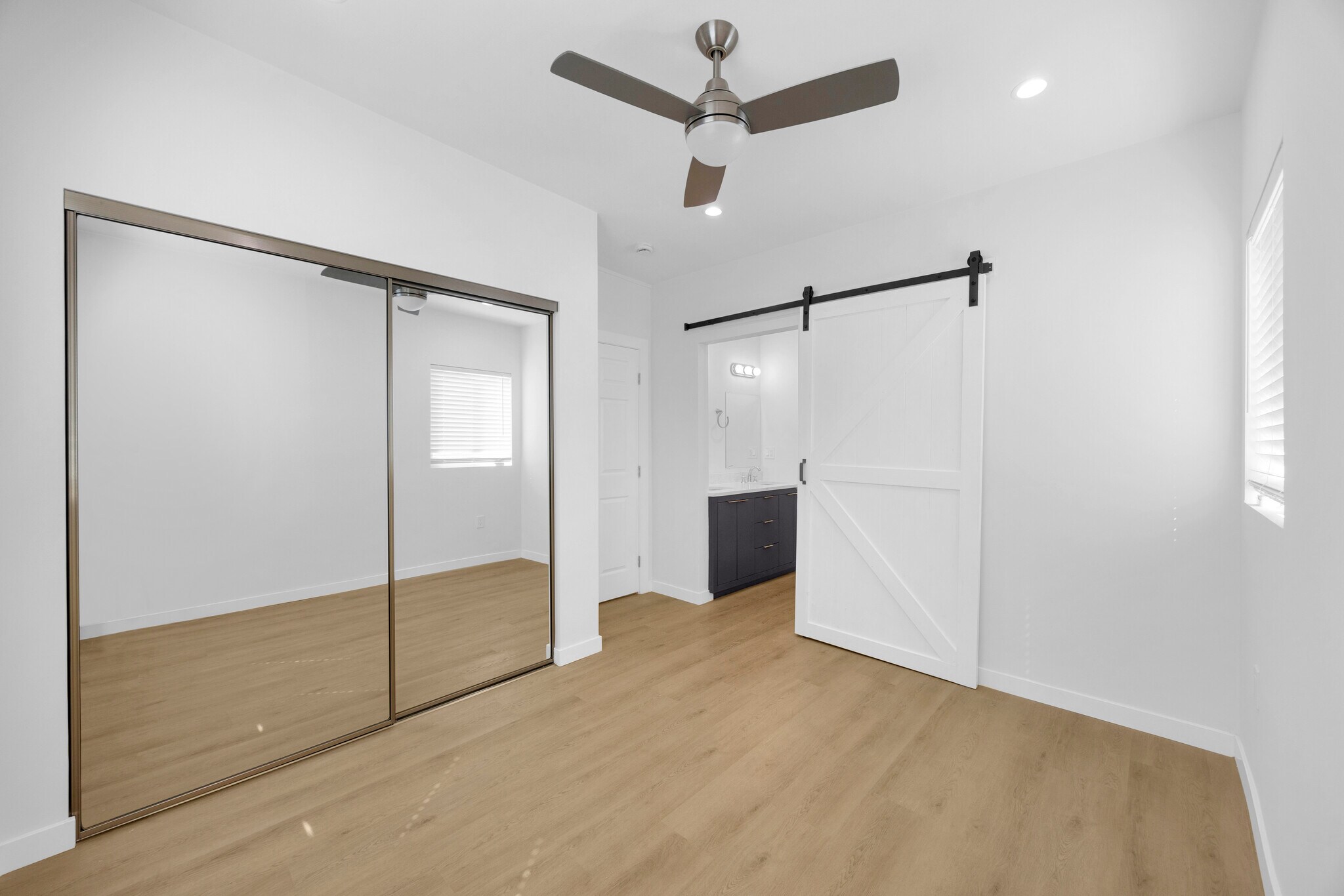 Building Photo - 2210 Pine Ave