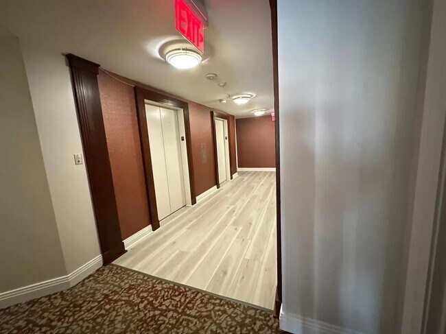 Building Photo - 300 Riverfront Dr