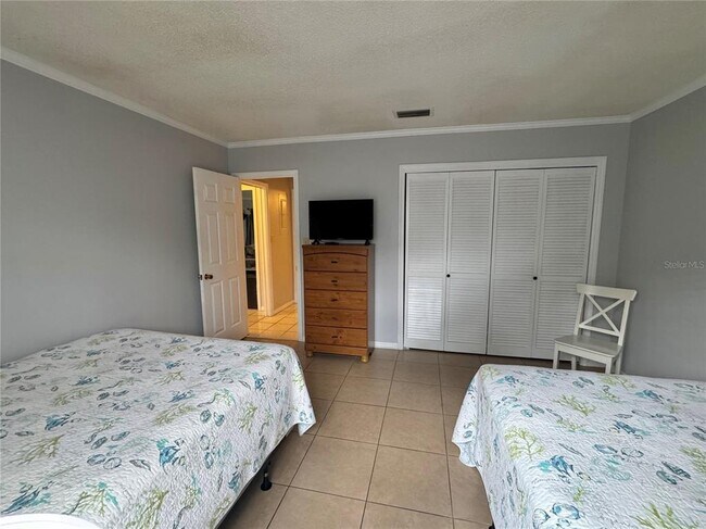 Building Photo - 1106 Villa Ln