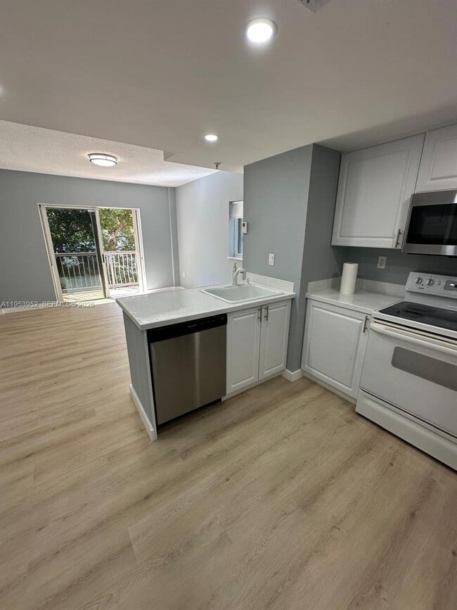 Building Photo - 1918 Brickell Ave