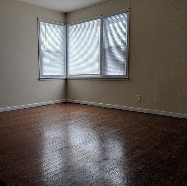 Building Photo - 110 Ashwood Dr