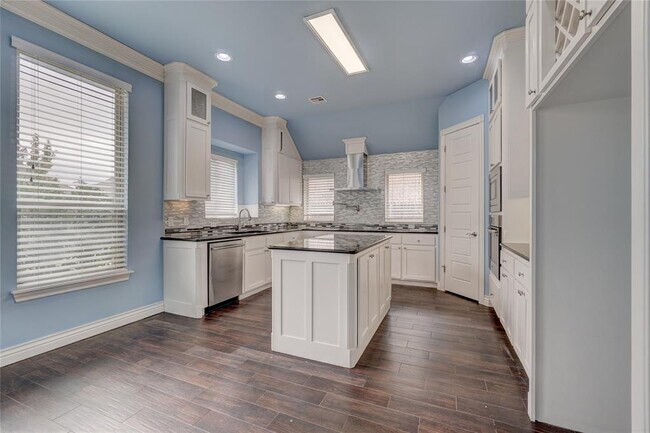 Building Photo - 6100 NW 154th St