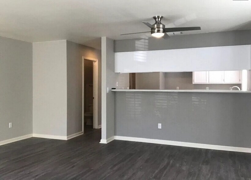 Building Photo - Rob Myers