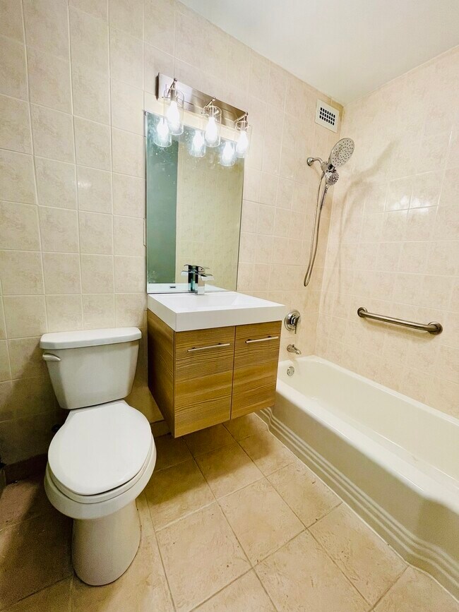 Building Photo - 4800 S Chicago Beach Dr