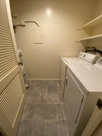 Laundry Rm with full-size Washer & Dryer - 1475 De Rose Way
