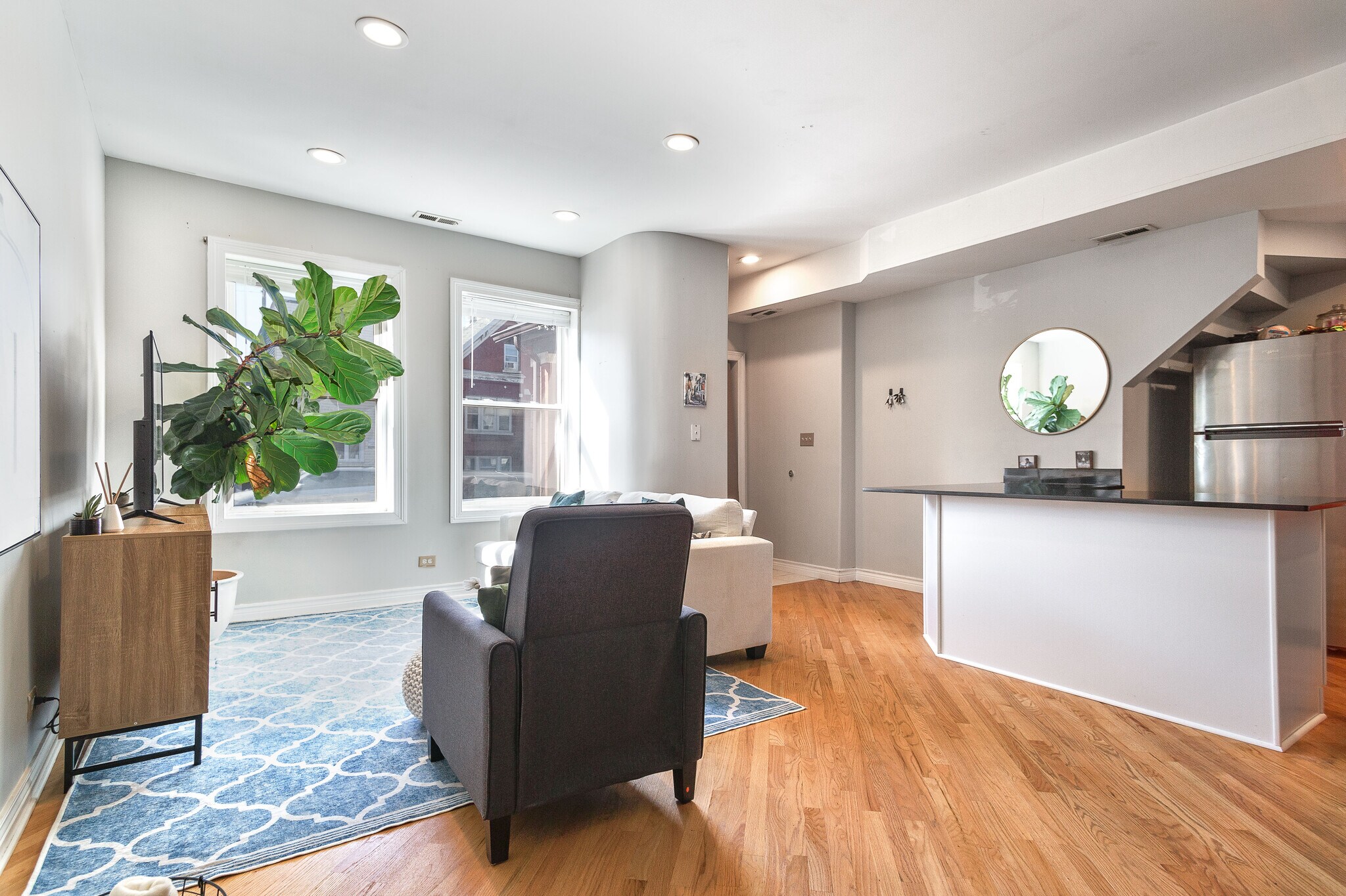 Building Photo - 3047 N Clybourn Ave