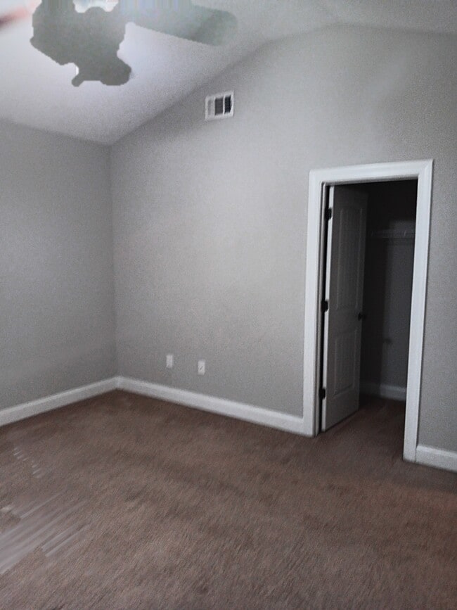 Building Photo - 173 Putters Dr