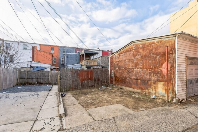 Building Photo - 443 N 10th St