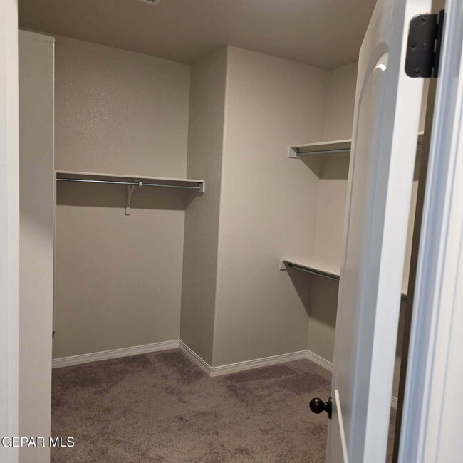 Building Photo - 1804 Ritzy Lou Pl