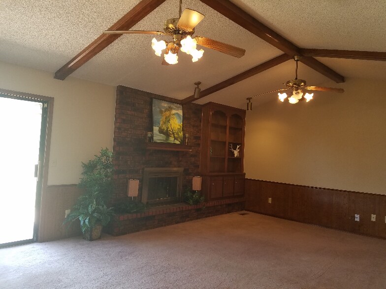 Building Photo - 5504 Cloverlawn Dr