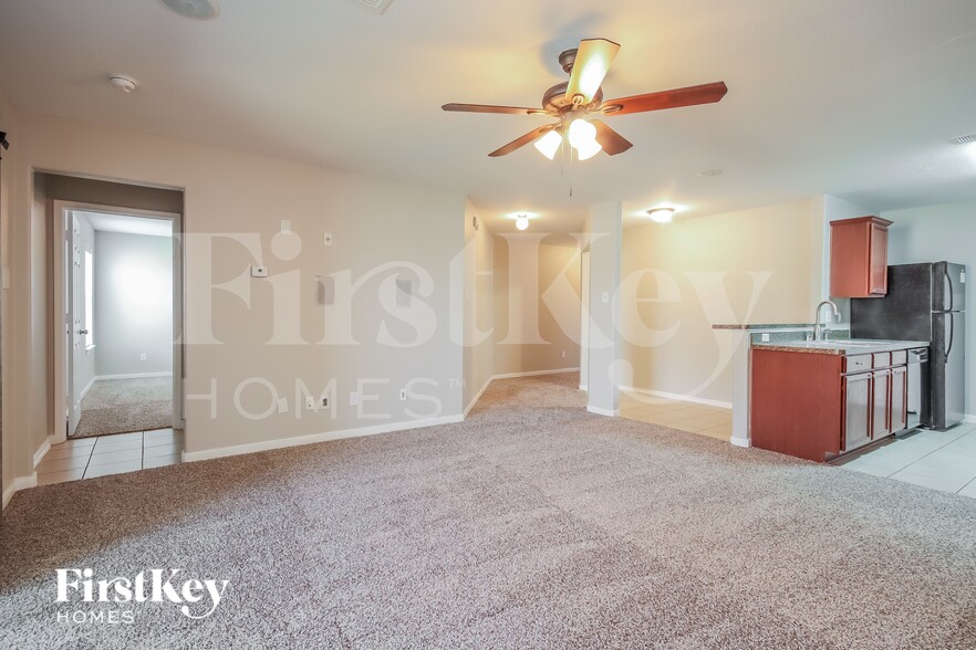 Building Photo - 9518 Peridot Green Dr