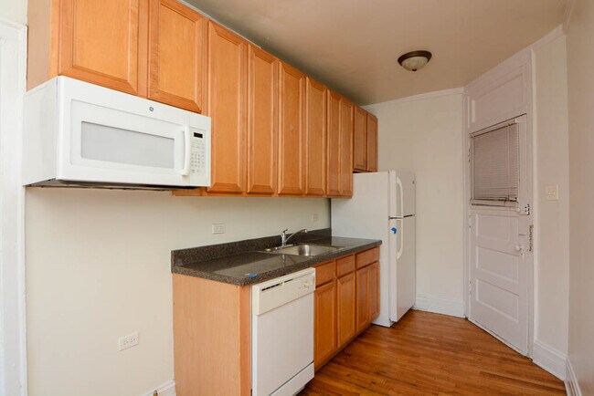 Building Photo - 4801 N Fairfield Ave