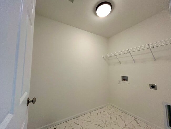 Building Photo - Spacious & Stylish 3-Bed Home with Modern Finishes and Attached 2-Stall Garage