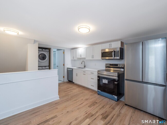 Building Photo - 523 Danbury Rd