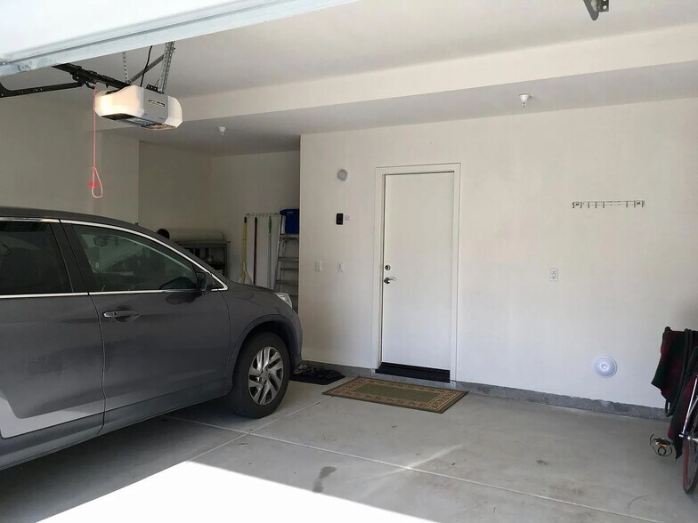 Building Photo - 120 S Auburn Heights Ln