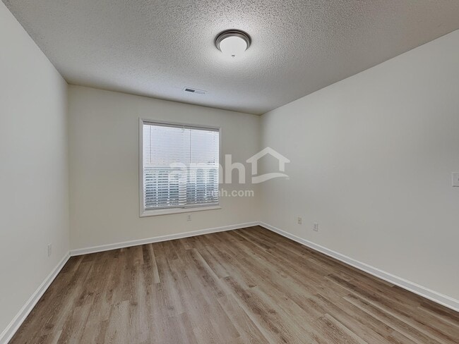 Building Photo - 105 Bristol View Cir