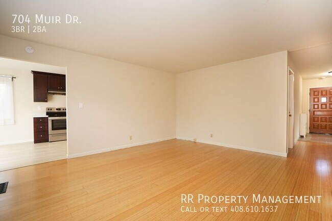 Building Photo - 704 Muir Dr