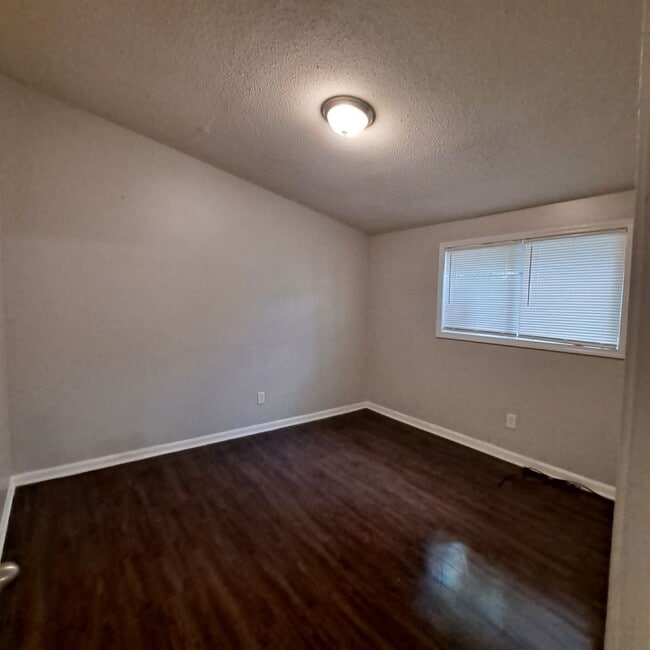 Building Photo - 3408 Clearbrook St