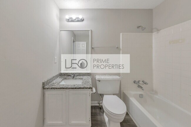 Building Photo - 1008 Huntington Trce SE