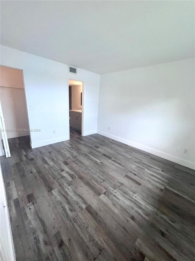 Building Photo - 6715 W 26th Dr