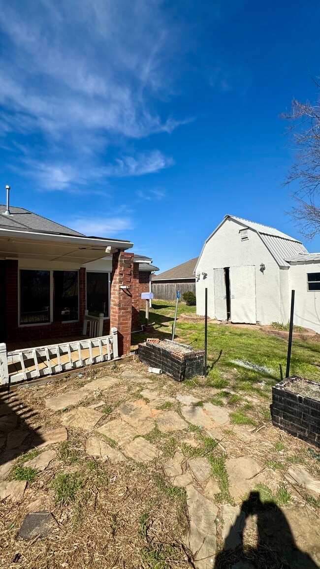 Building Photo - 322 Pinehurst Dr