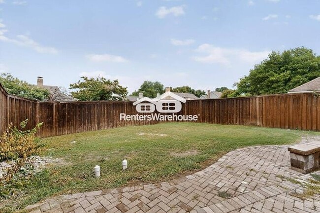 Building Photo - MOVE IN READY COMPLETELY UPDATED - 3BED/2B...