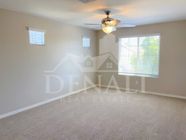 Building Photo - 905 S Canal Dr
