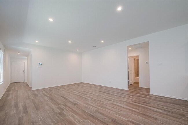 Building Photo - 5734 Avalon Woods Dr
