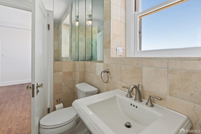 Building Photo - 1250 Jones St