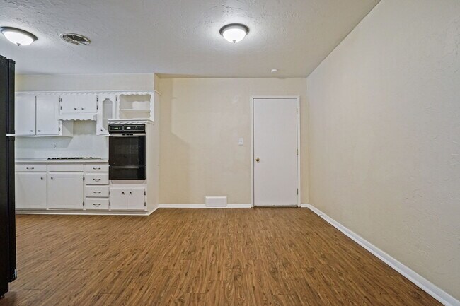 Building Photo - 4425 NW 31st St