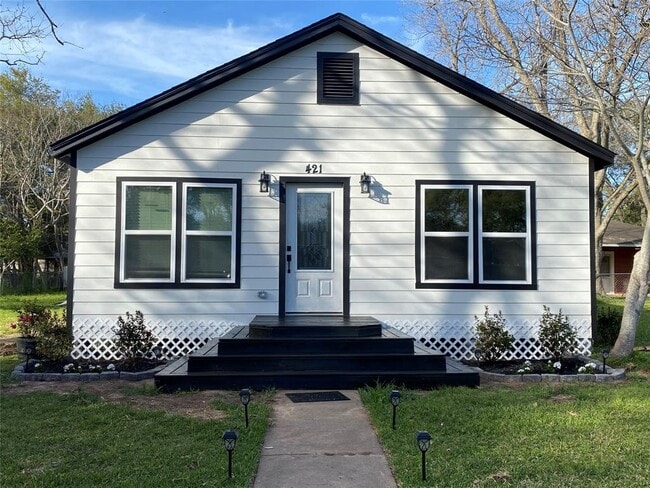 Primary Photo - 421 Mockingbird Ln
