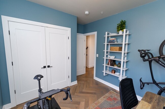 Building Photo - Newer Three Bed-Three Bath Townhouse Condo...