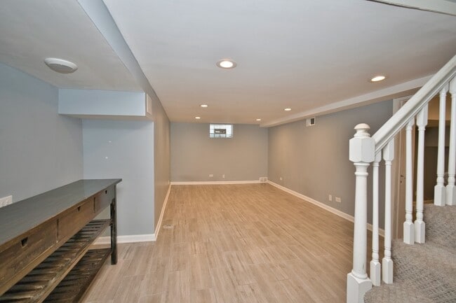 Building Photo - 6700 N Monticello Ave