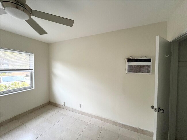 Building Photo - 431 SE 19th Ave