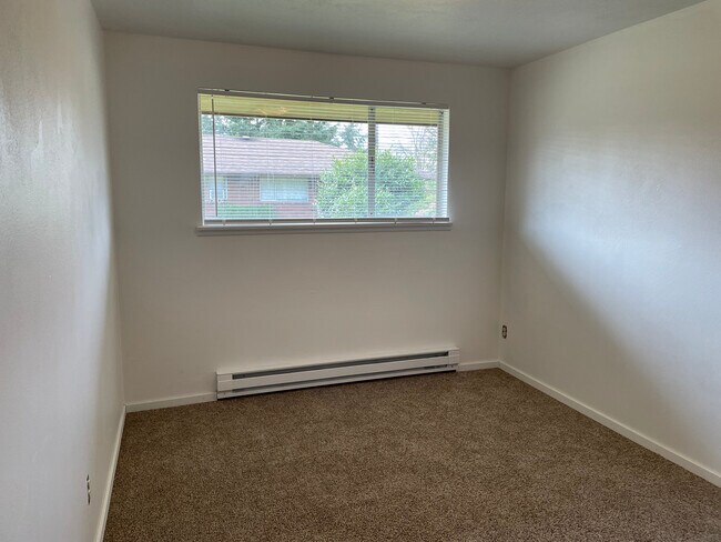 Bedroom - 10817 Kendrick St SW