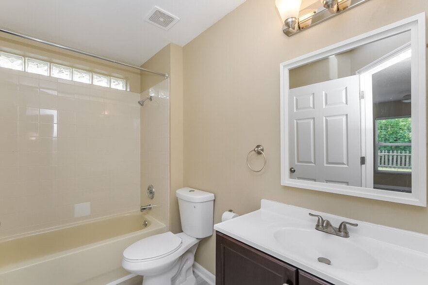 Building Photo - 6719 Summer Cove Dr