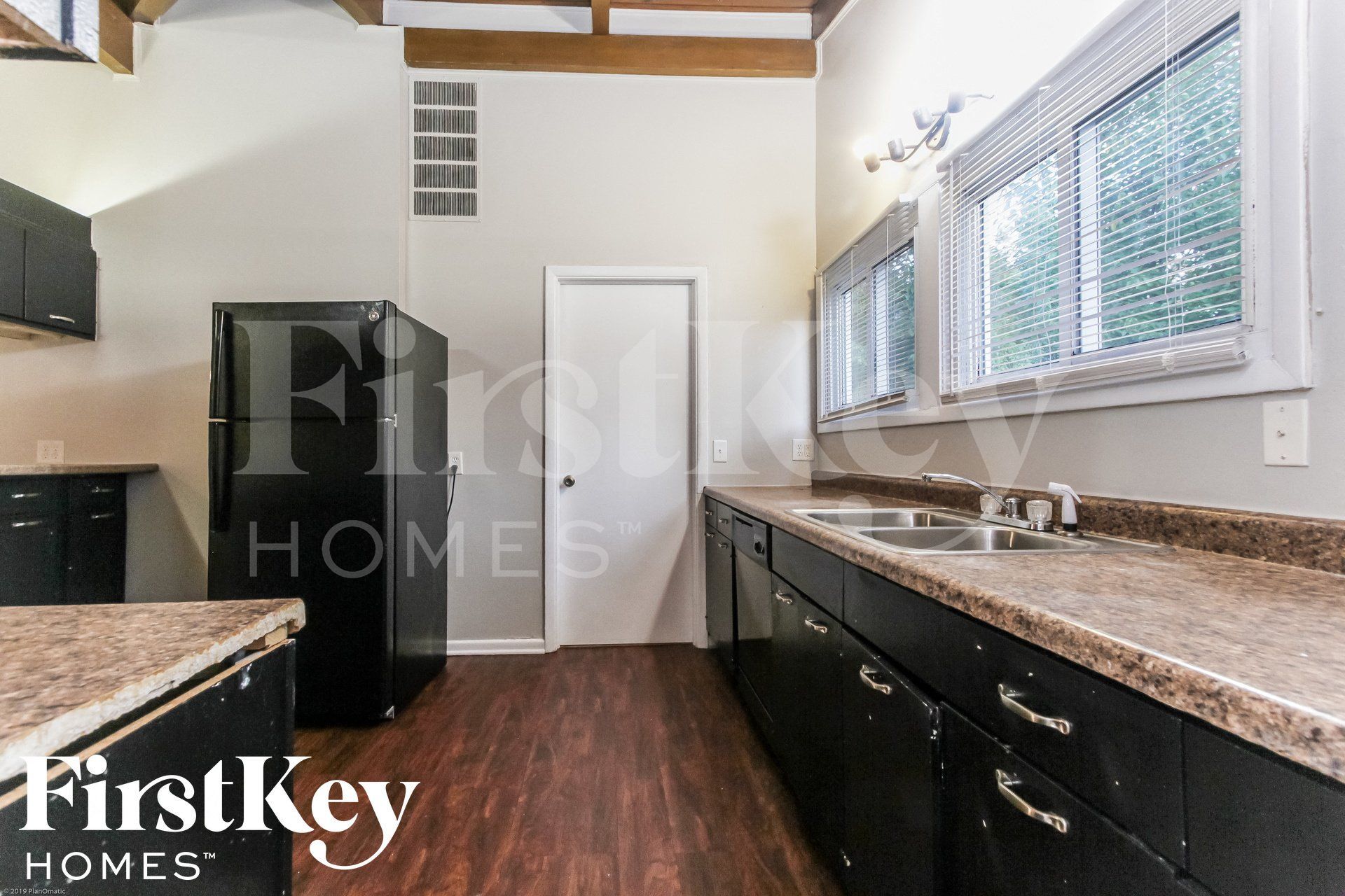 Building Photo - 4913 Victoria Rd