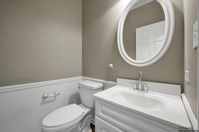 Building Photo - 2571 Hillsboro Blvd