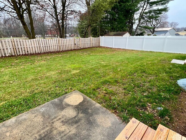 Building Photo - 4233 Remo Crescent Rd
